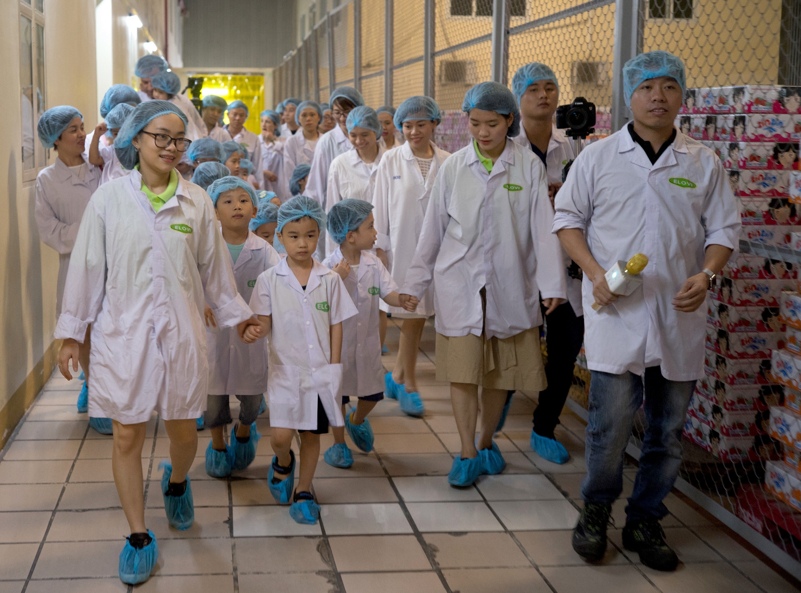 tour tham quan nha may sua cho tre em anh 2