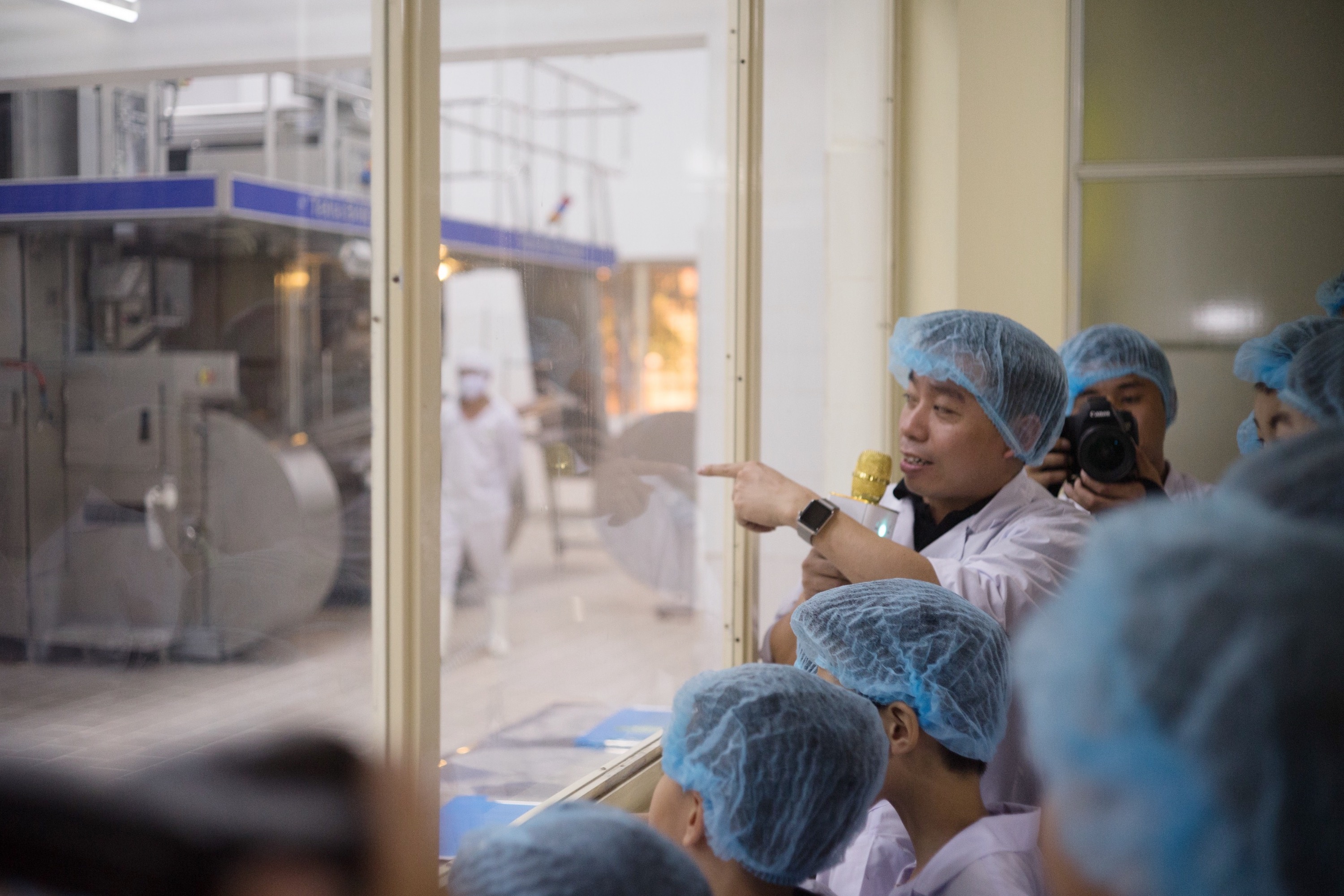 tour tham quan nha may sua cho tre em anh 6