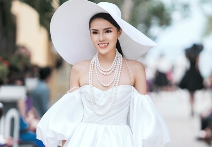 Ngoc trai Long Beach hoa quyen trong BST moi cua NTK Do Manh Cuong hinh anh