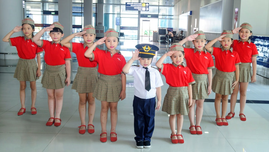 bo anh dang yeu cua cac phi cong,  tiep vien nhi anh 1