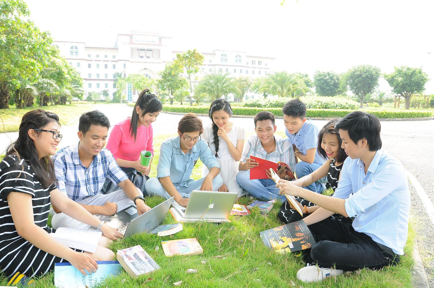 Dai hoc Tan Tao anh 1