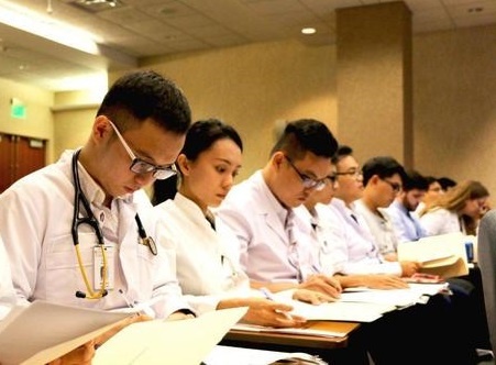 Chuyen gia My muon giu chan sinh vien y DH Tan Tao hinh anh