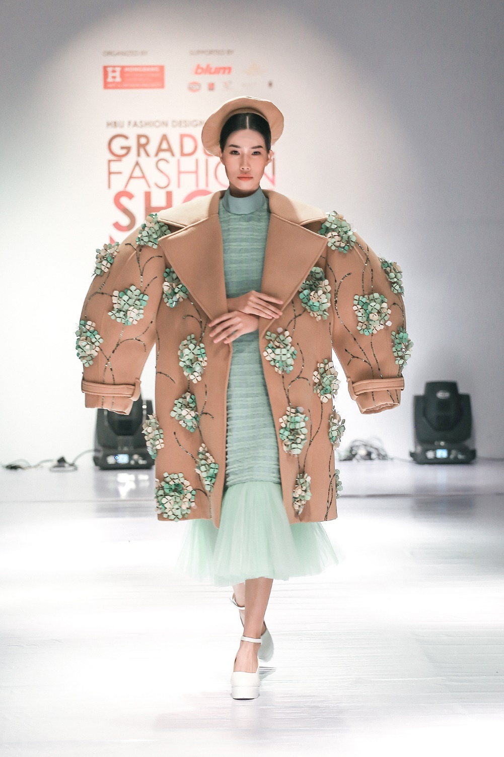 Dai hoc Quoc te Hong Bang anh 1