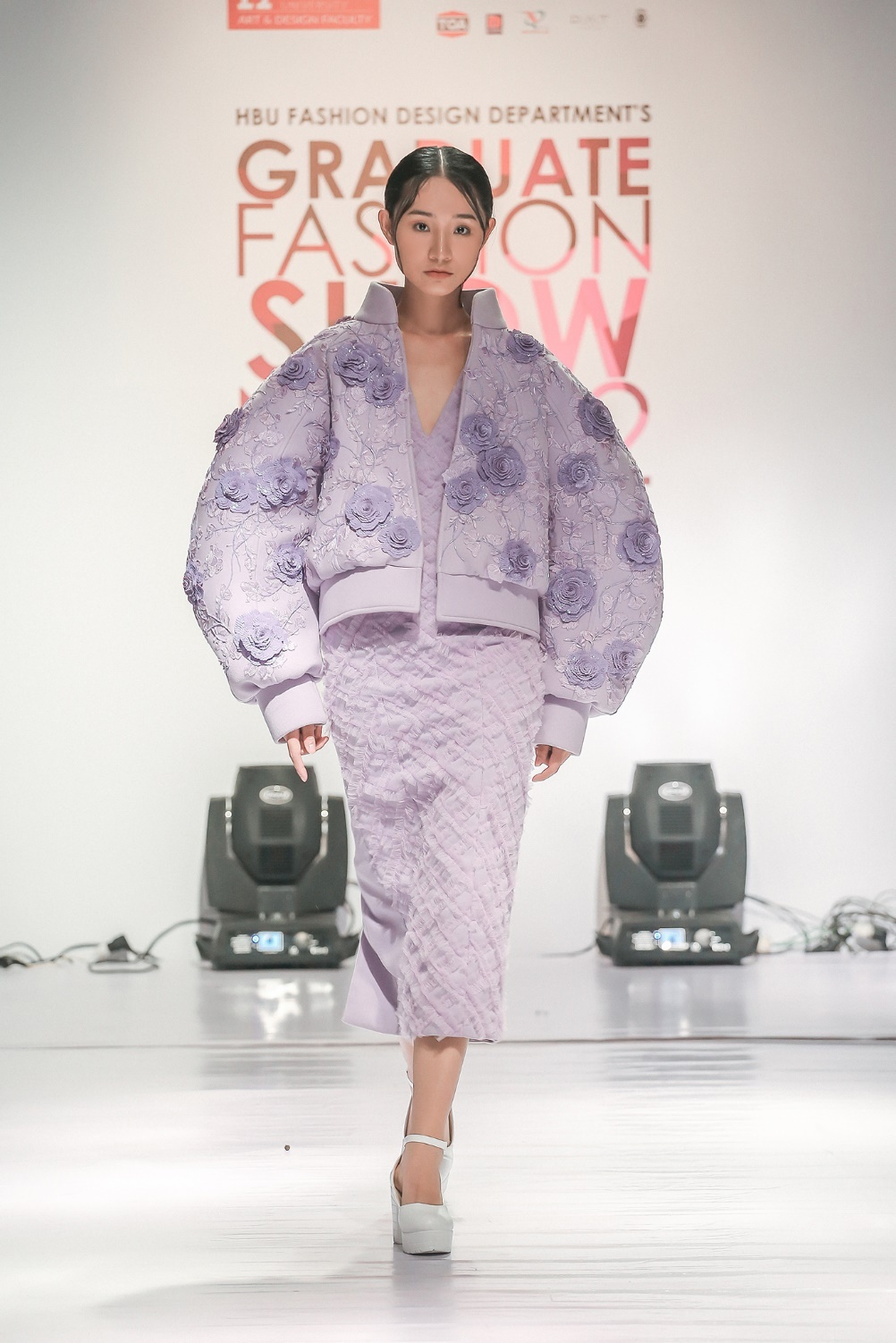 Dai hoc Quoc te Hong Bang anh 2