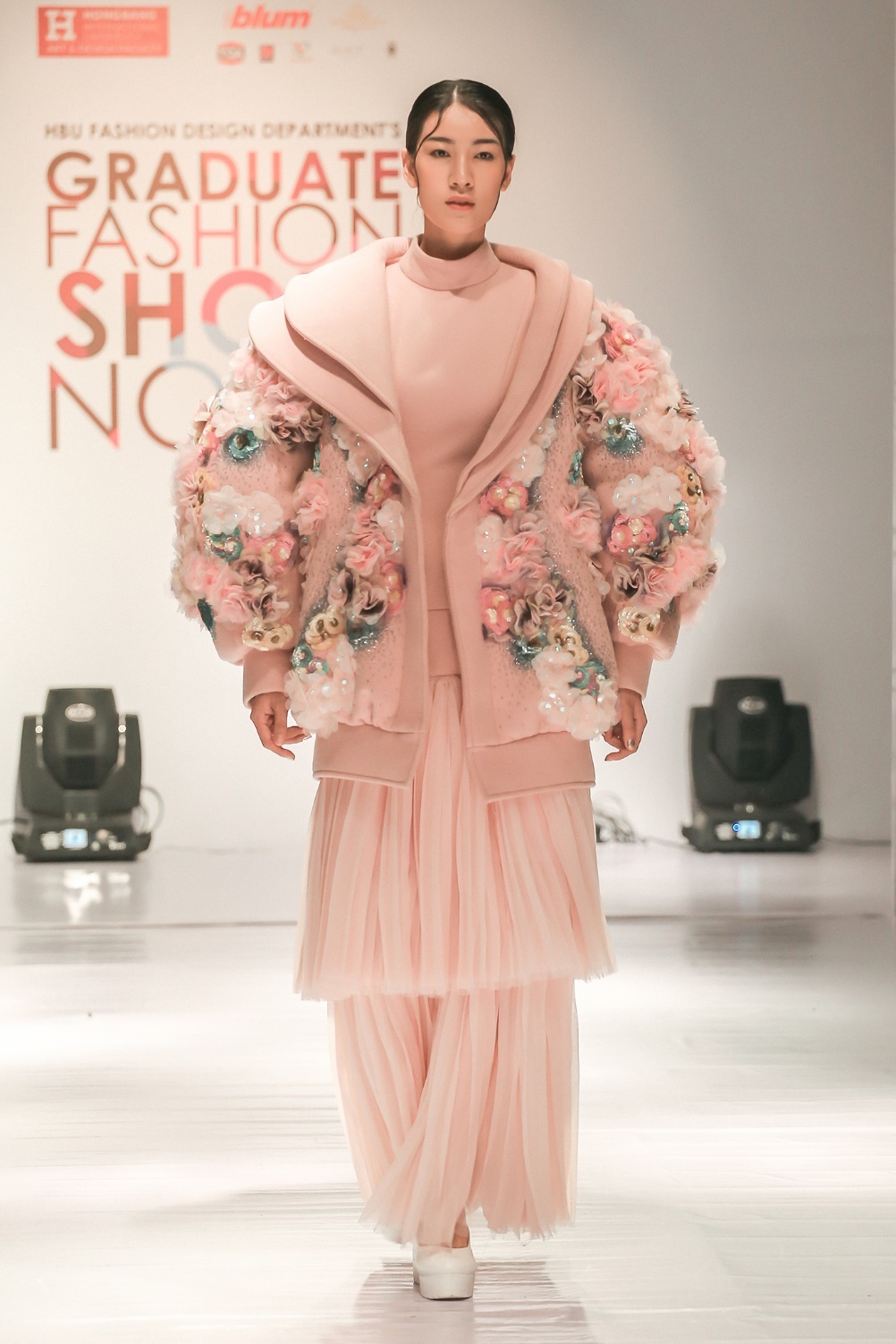 Dai hoc Quoc te Hong Bang anh 4