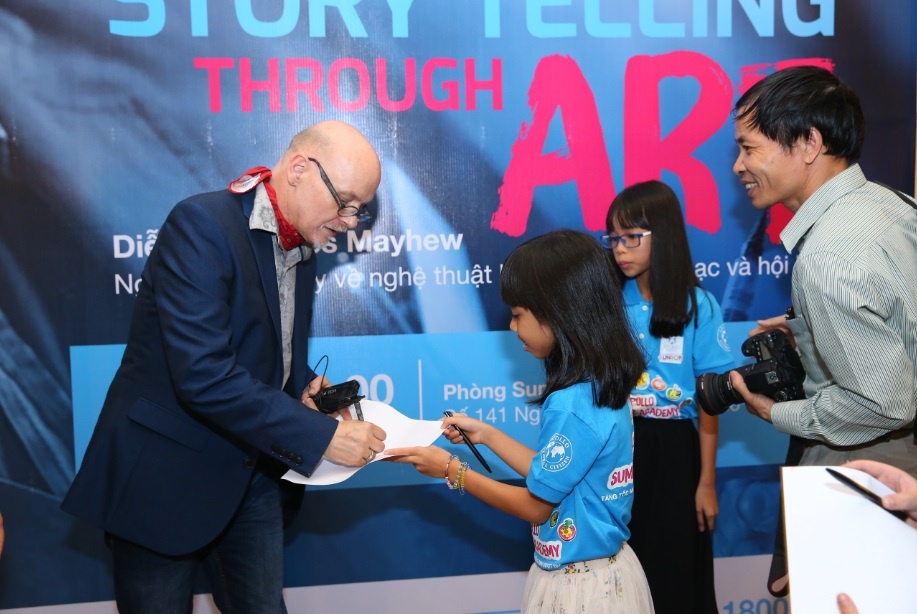 James Mayhew ảnh 6 James Mayhew anh 6