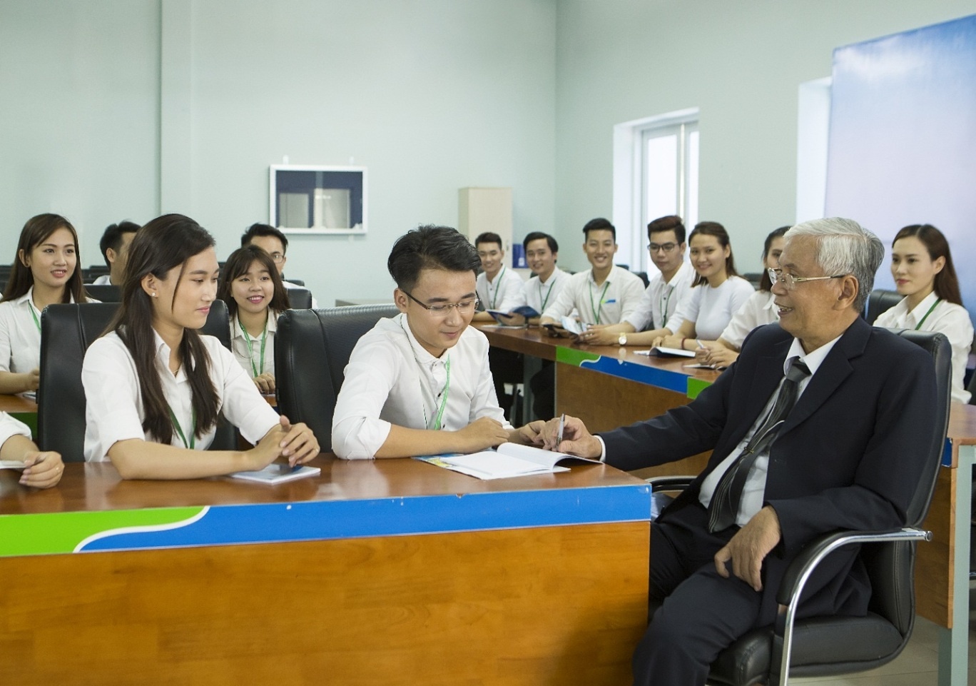 Dai hoc Van Hien anh 2