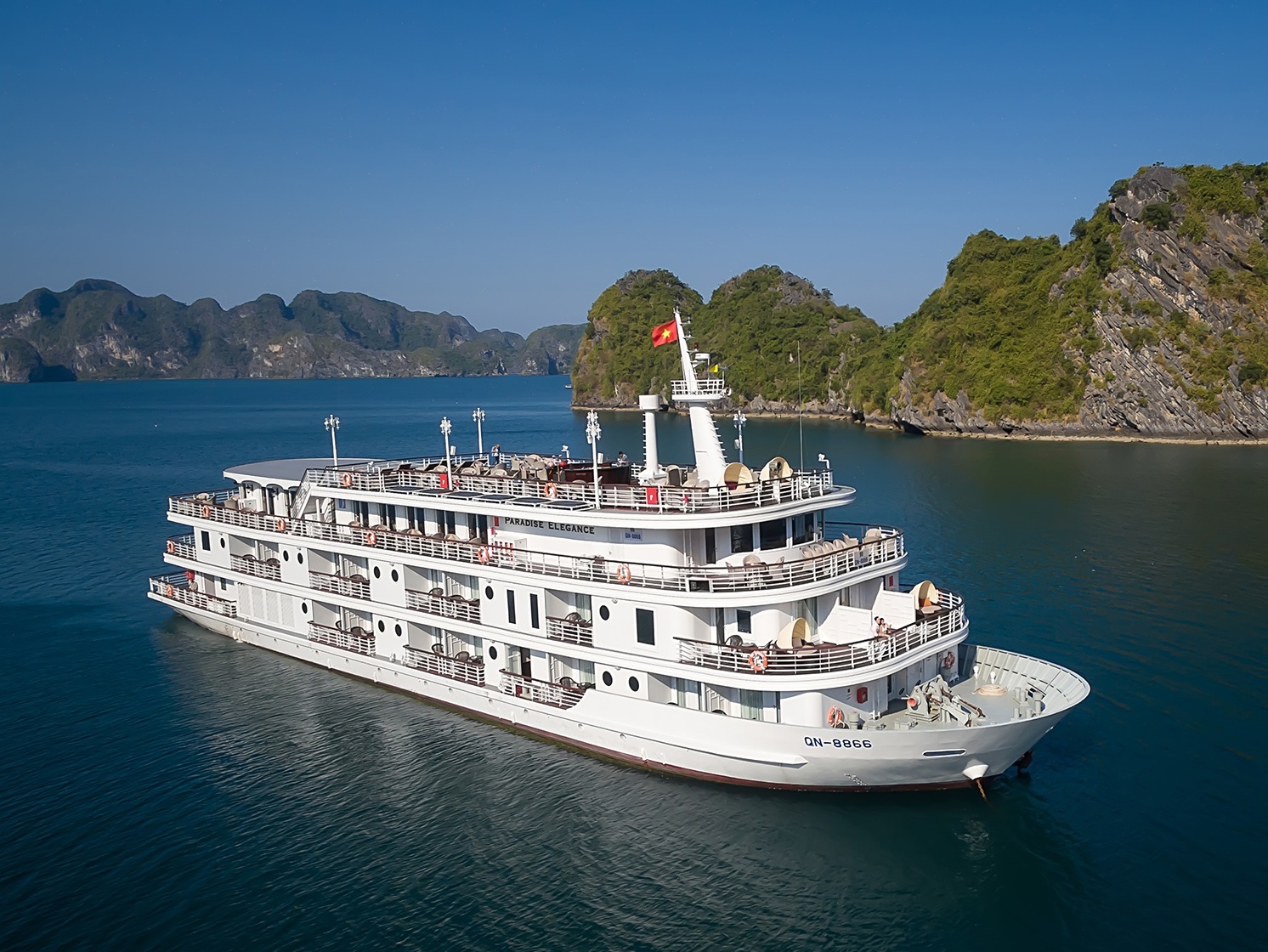 Moi truong lam viec ly tuong tren du thuyen Paradise Cruises hinh anh