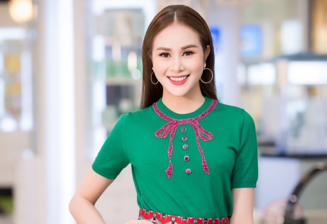 Hoa hau Sella Truong dien set do Gucci di ra mat phim hinh anh
