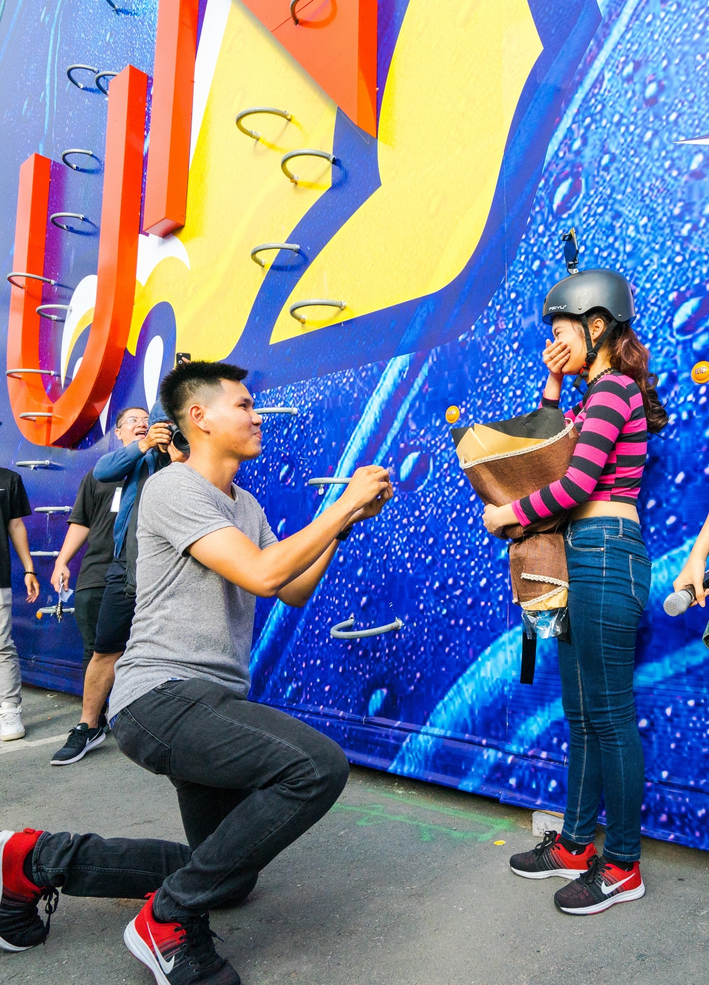 co gai bat ngo duoc cau hon anh 2