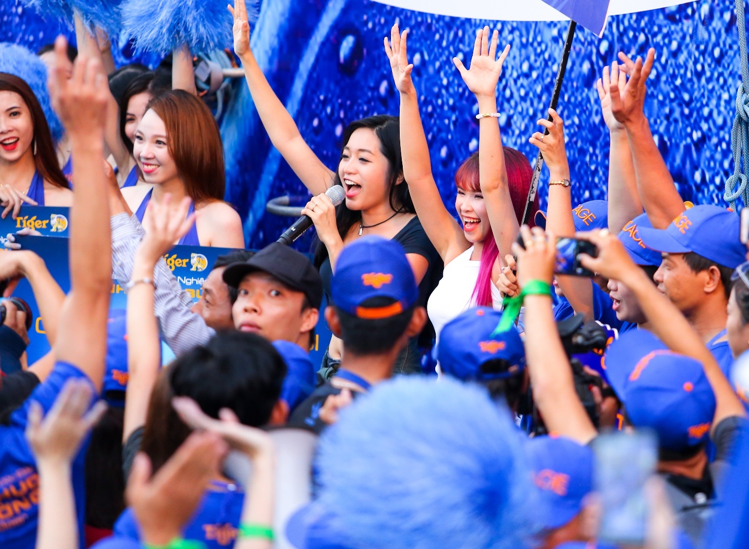 co gai bat ngo duoc cau hon anh 6