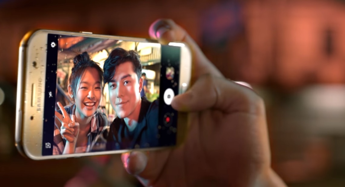 Galaxy A5 2017: Tro thu cho chuyen di mua he hinh anh