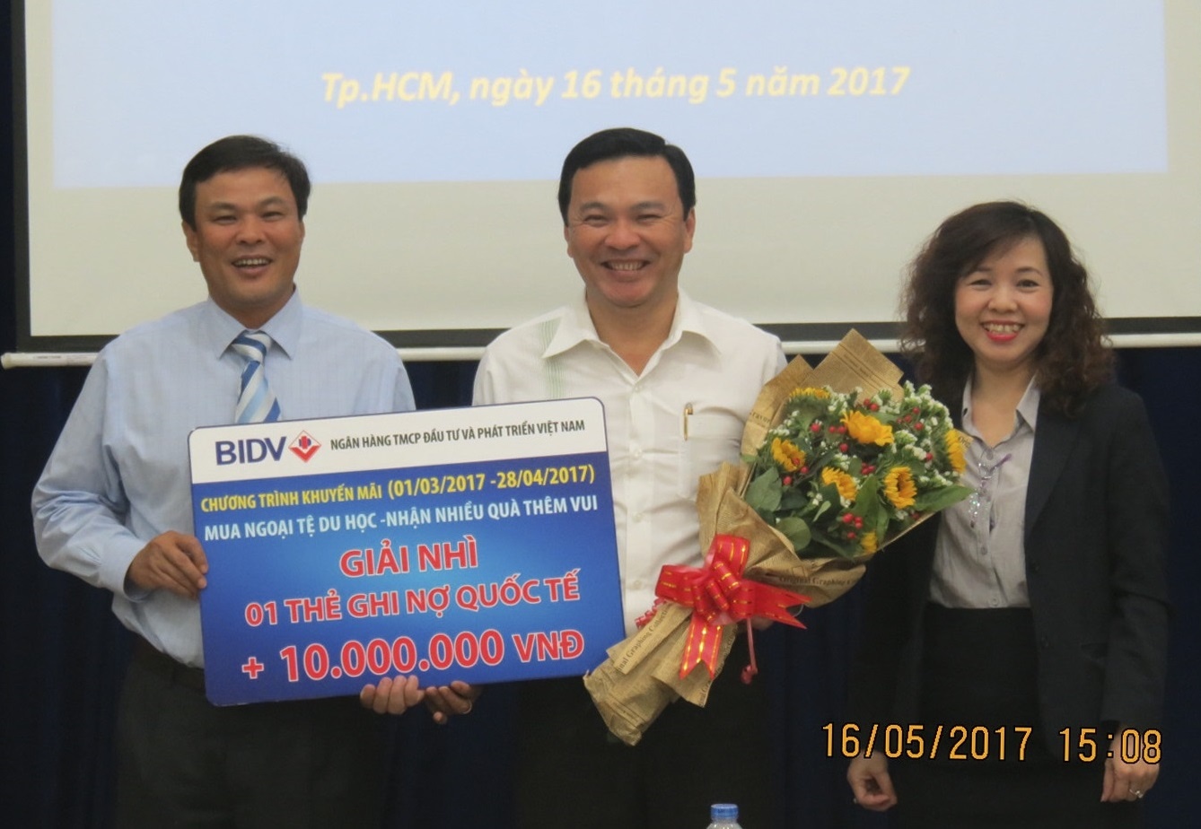 BIDV trao giai 'Mua ngoai te du hoc - Nhan nhieu qua them vui' hinh anh