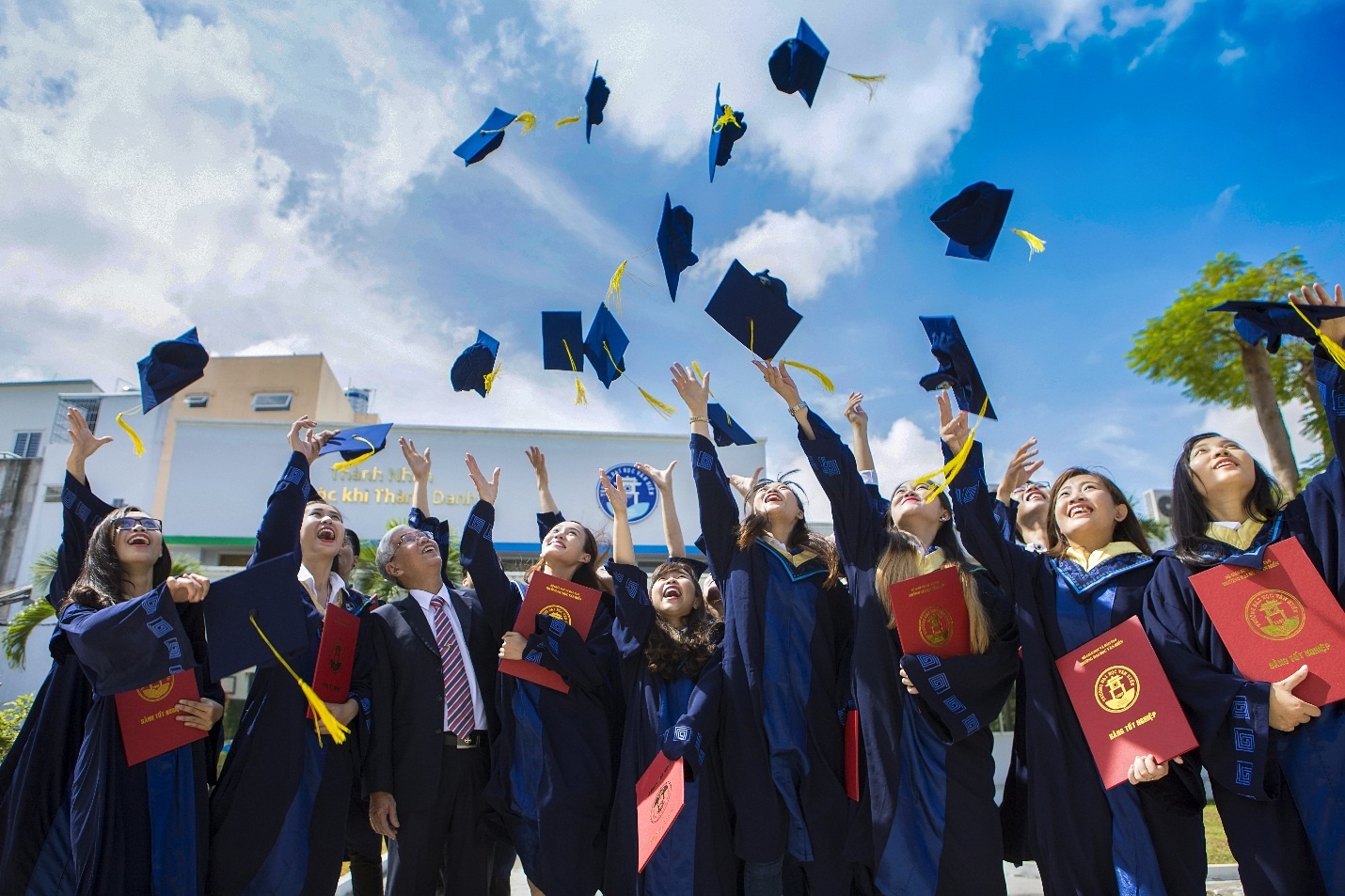 Trung cấp Vạn Tường ảnh 4 Trung cap Van Tuong anh 4