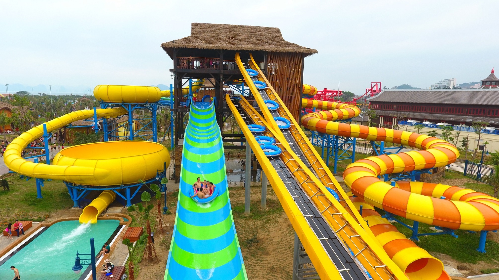 giai nhiet mua he tai Typhoon Water Park Ha Long anh 7