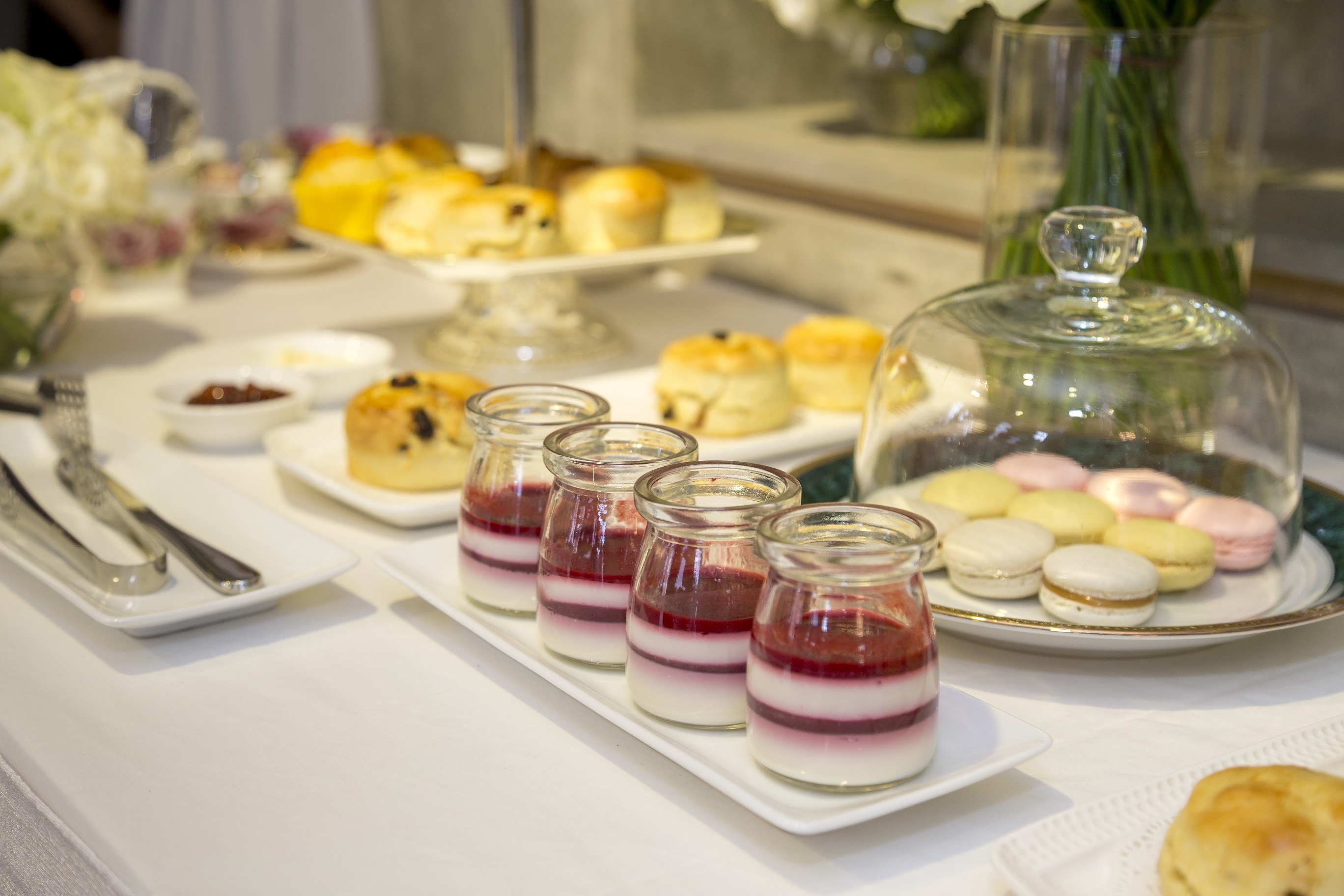 Du tiec tra phong cach hoang gia Anh giua Sai thanh hinh anh