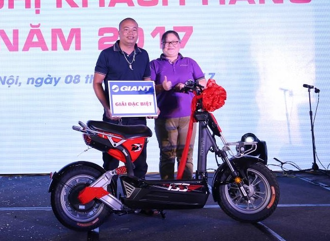 Khach du su kien tri an cua Giant Viet Nam trung xe dien 133DS moi hinh anh