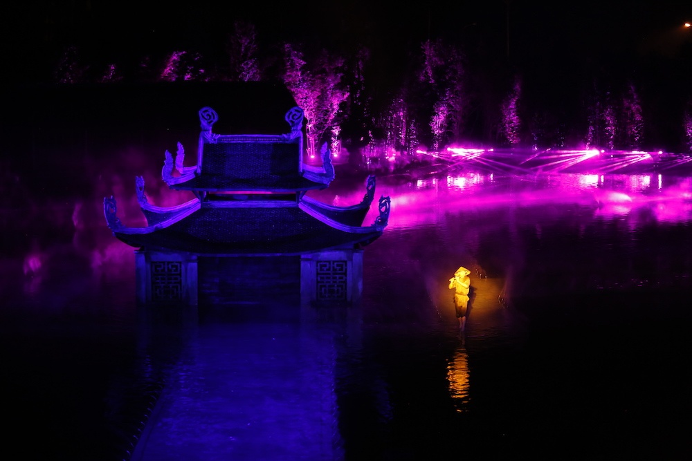 dao dien Viet Tu anh 2