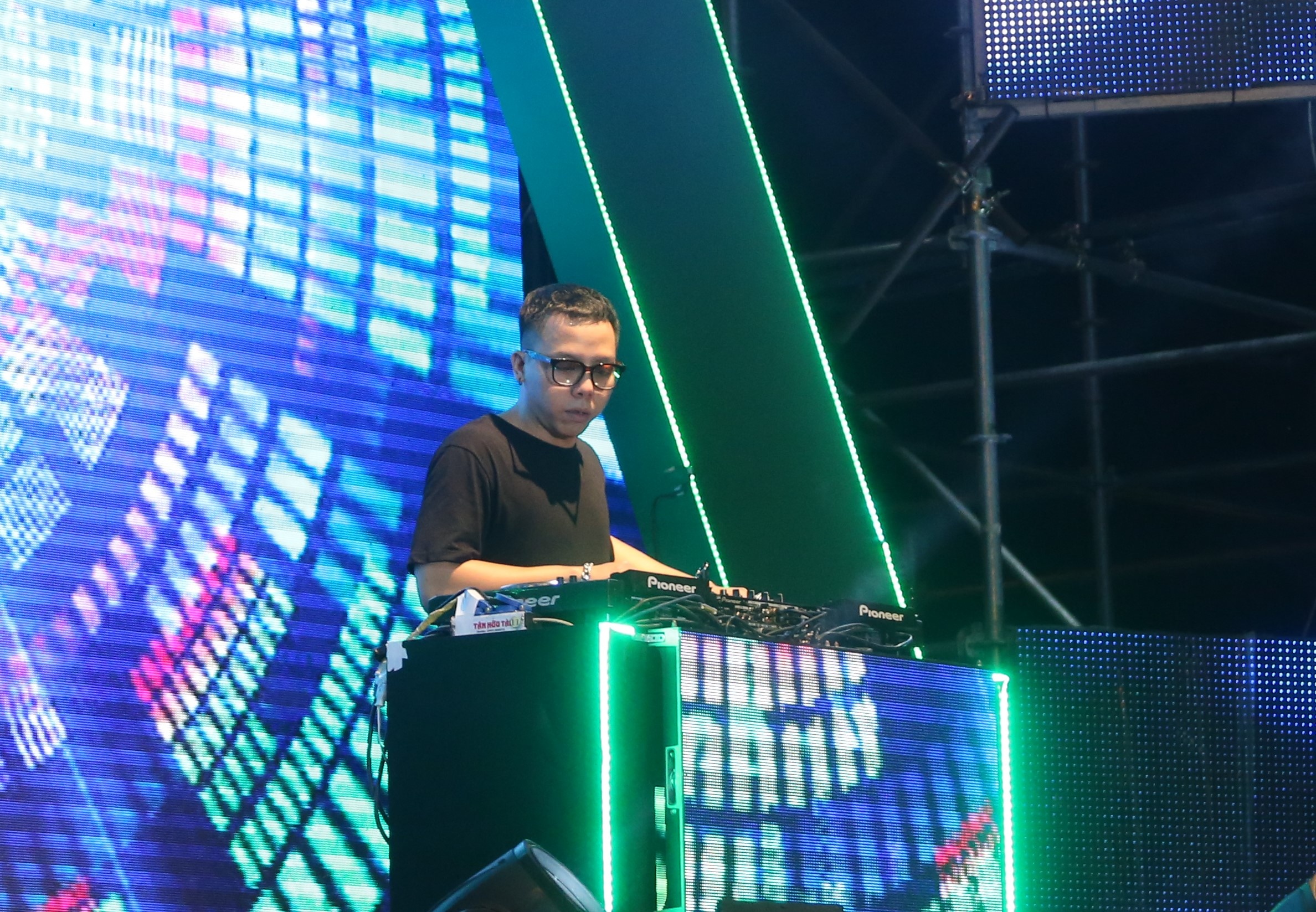 Touliver: ‘Hao quang san khau khong anh huong luat choi cua toi’ hinh anh