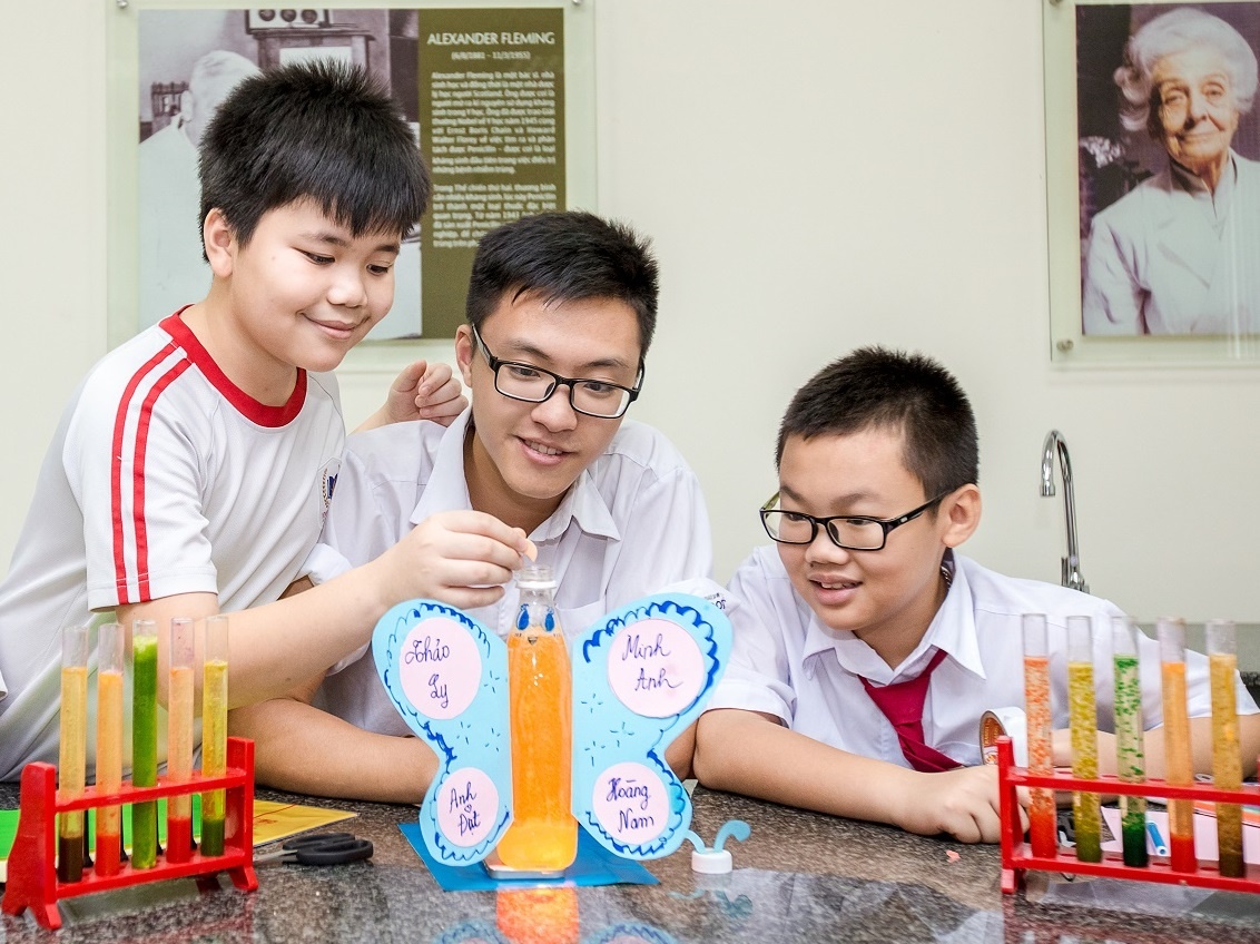 Chuoi hanh trinh trai nghiem song dong tai trai he Vinschool 2017 hinh anh