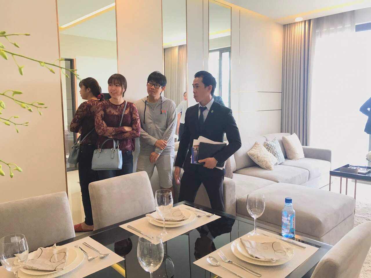 Tham quan can ho thuc te du an The Tresor, Rivergate Residence quan 4 hinh anh