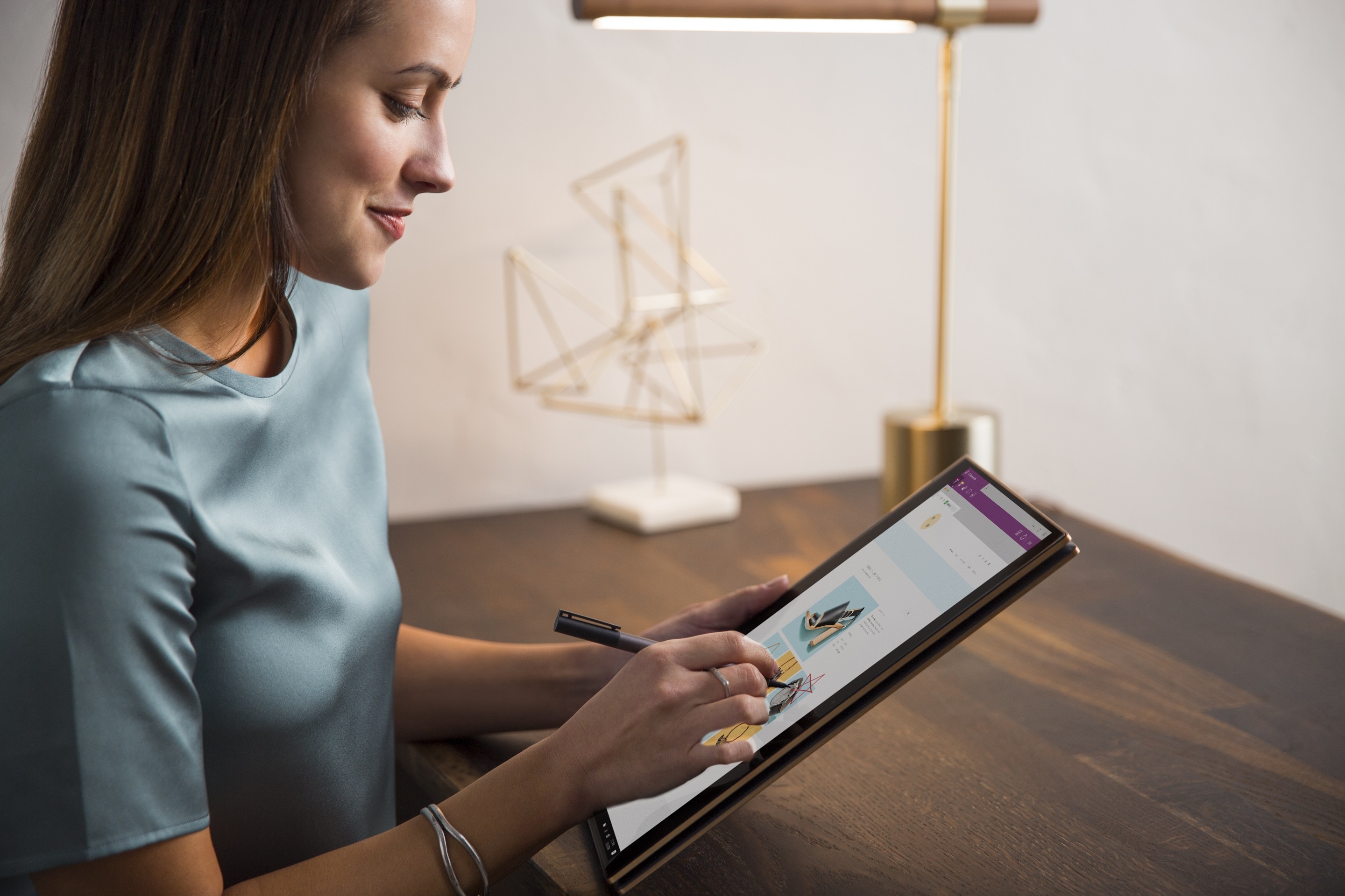 HP Spectre x360: Laptop mong nhe, man hinh xoay da chieu hinh anh