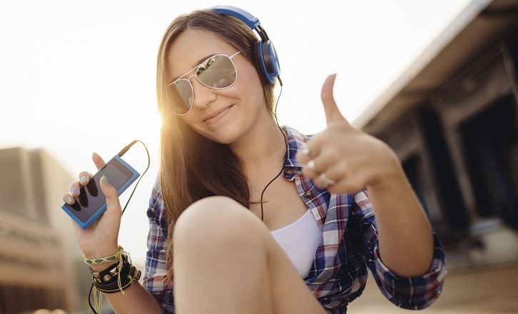 Gioi tre hao hung voi hinh thuc hat lip sync, quay MV selfie hinh anh