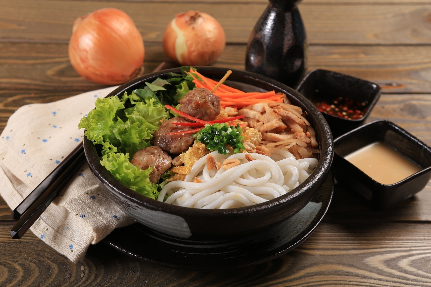 Nem nhung mon an doc dao dam hon que giua long Sai Gon hinh anh