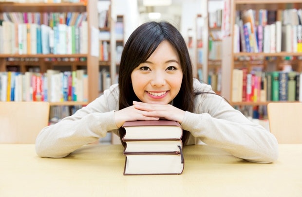 Du hoc va noi lo tai chinh hinh anh