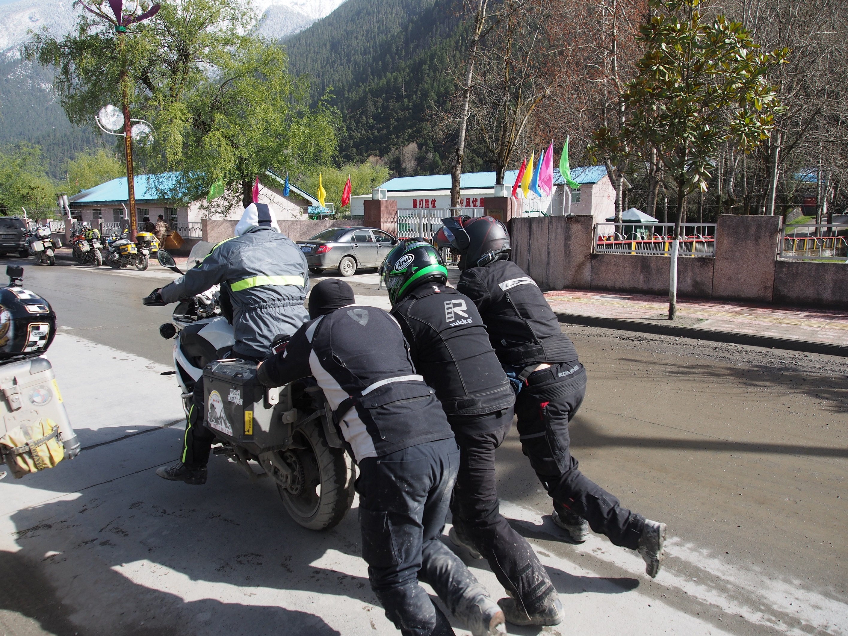 hanh trinh di den noc nha the gioi cua 40 biker anh 10