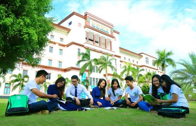 Khoi nganh kinh te chiem 40% tong nhu cau tuyen dung nam 2017 hinh anh