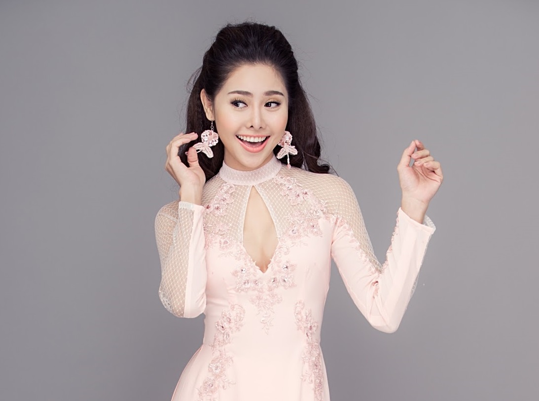 Dien vien Tuong Vi tuoi tre trong BST ao dai cuoi Lahava hinh anh
