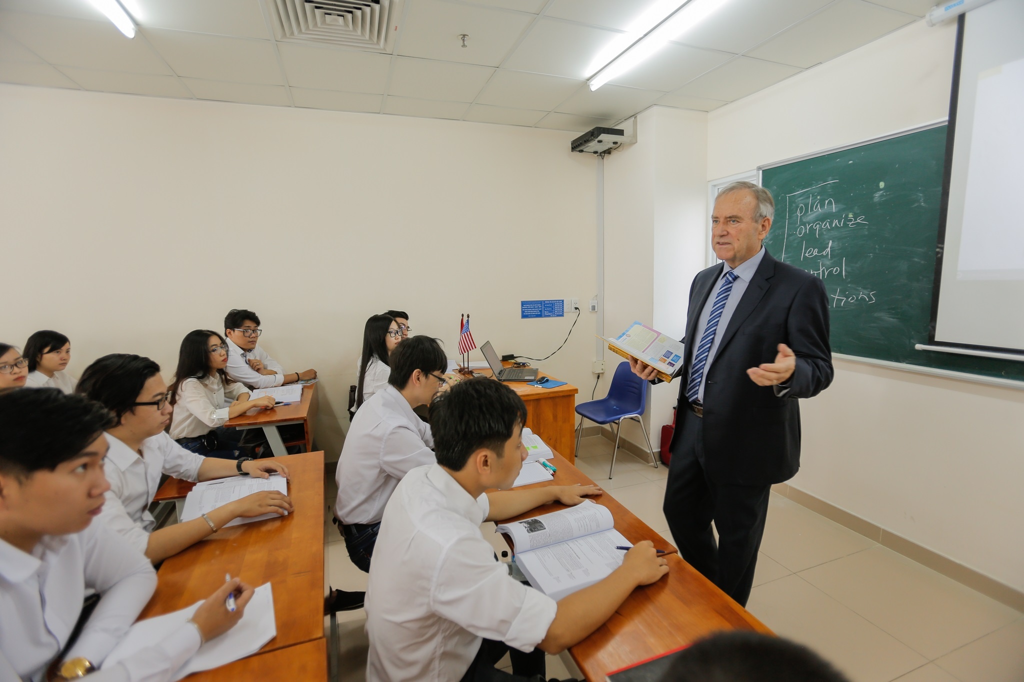 HUTECH ảnh 1 HUTECH anh 1