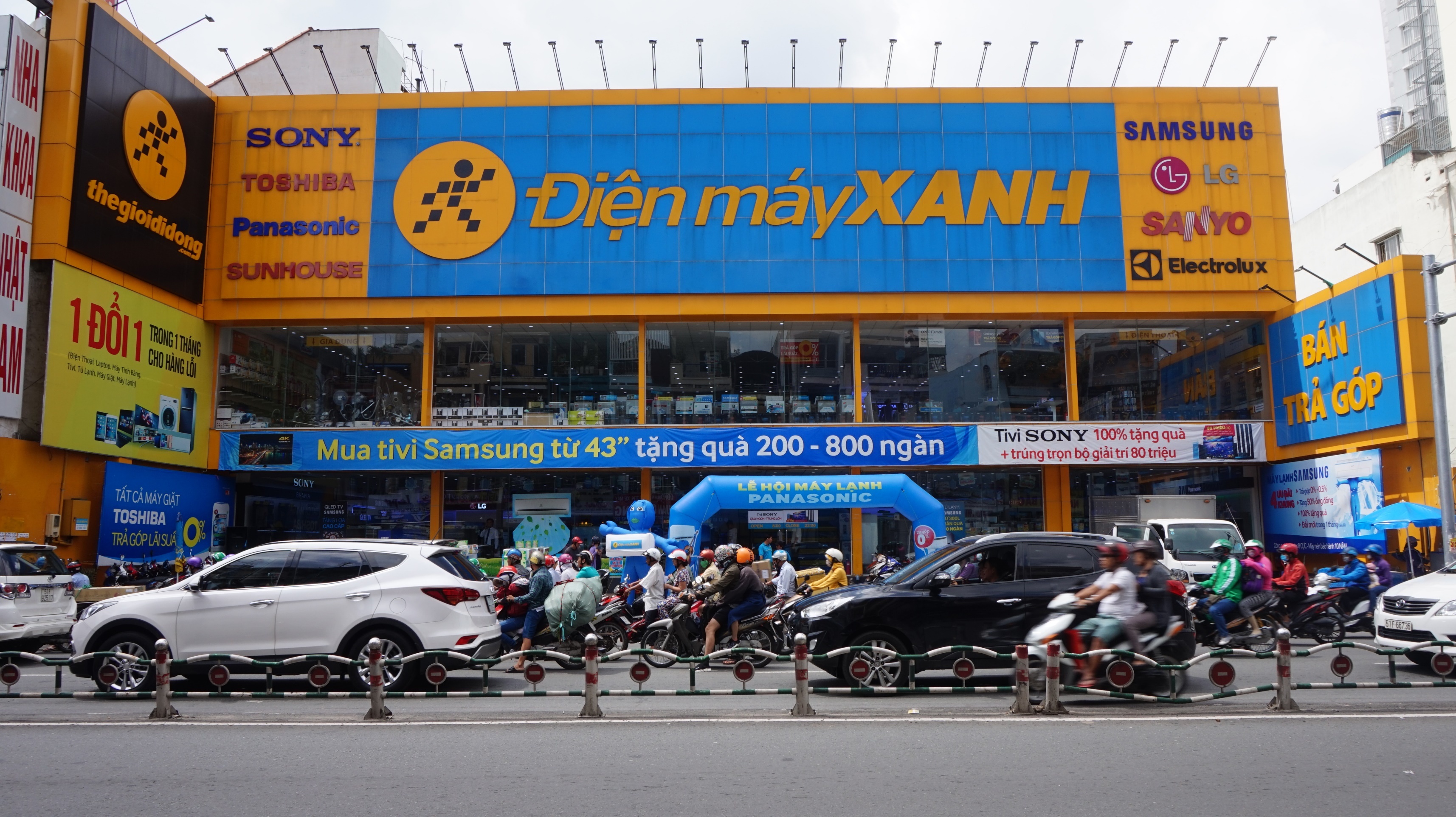 Doanh thu Dien may Xanh gan bang Thegioididong.com hinh anh