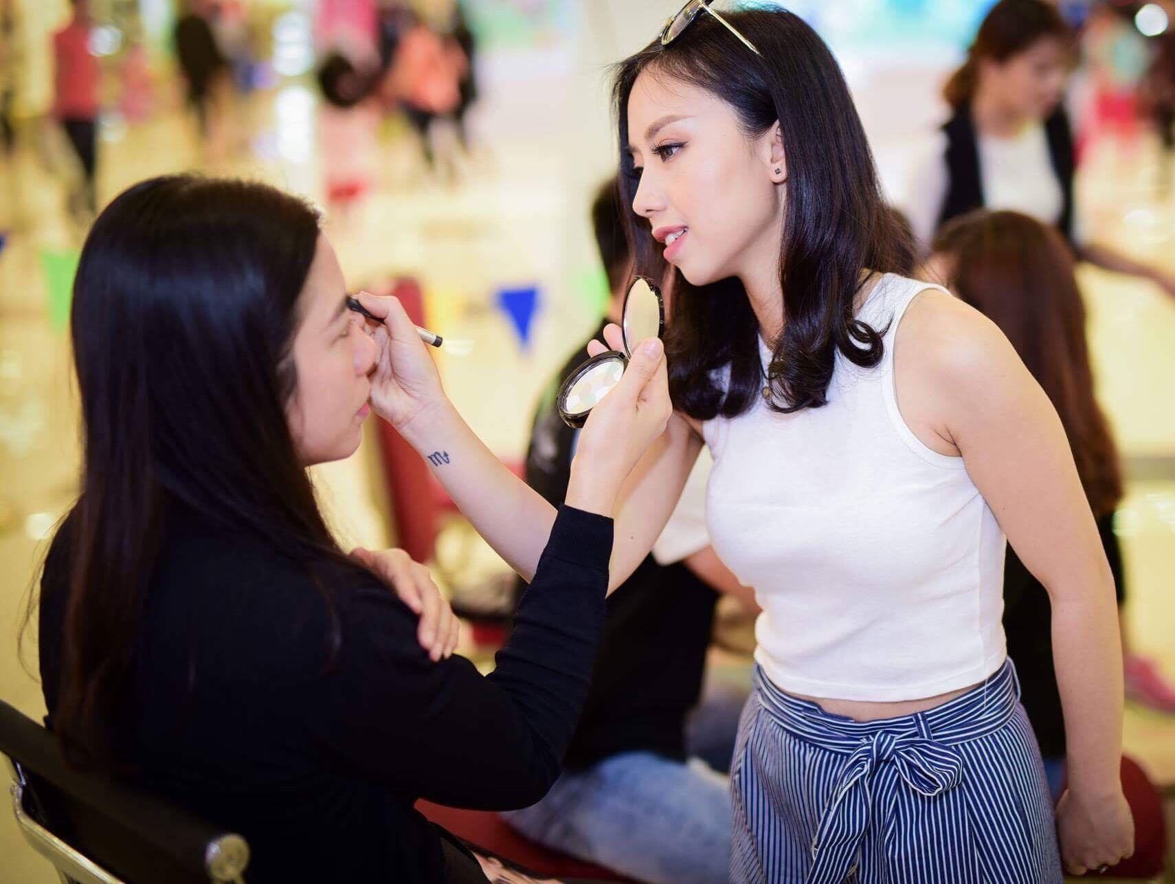 Nho thu nhap cao, nghe trang diem hut gioi tre hinh anh