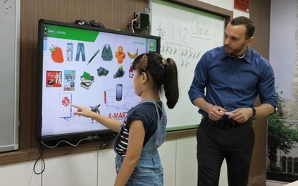 Apax English ung dung cong nghe vao giang day hinh anh