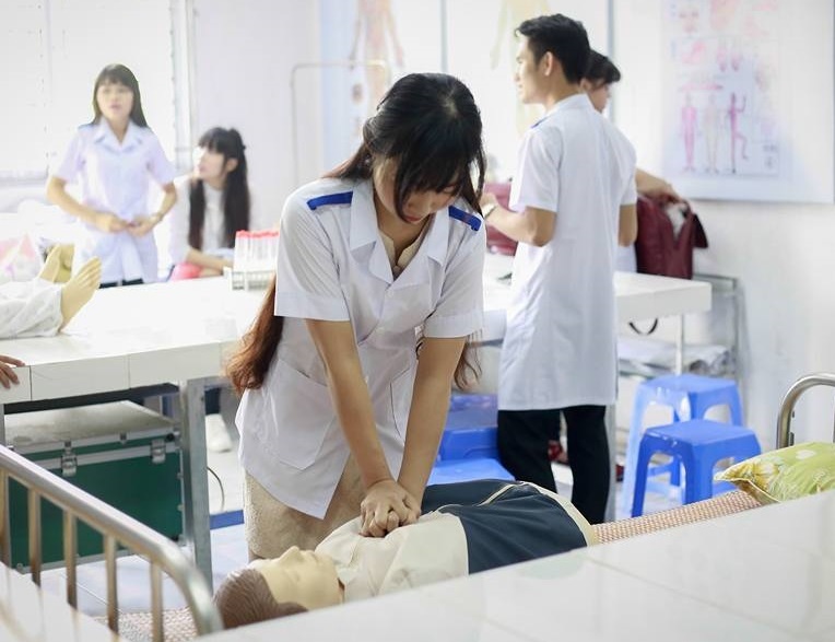 Cao dang Y - Duoc ASEAN tuyen 2.300 chi tieu nganh duoc si, dieu duong hinh anh