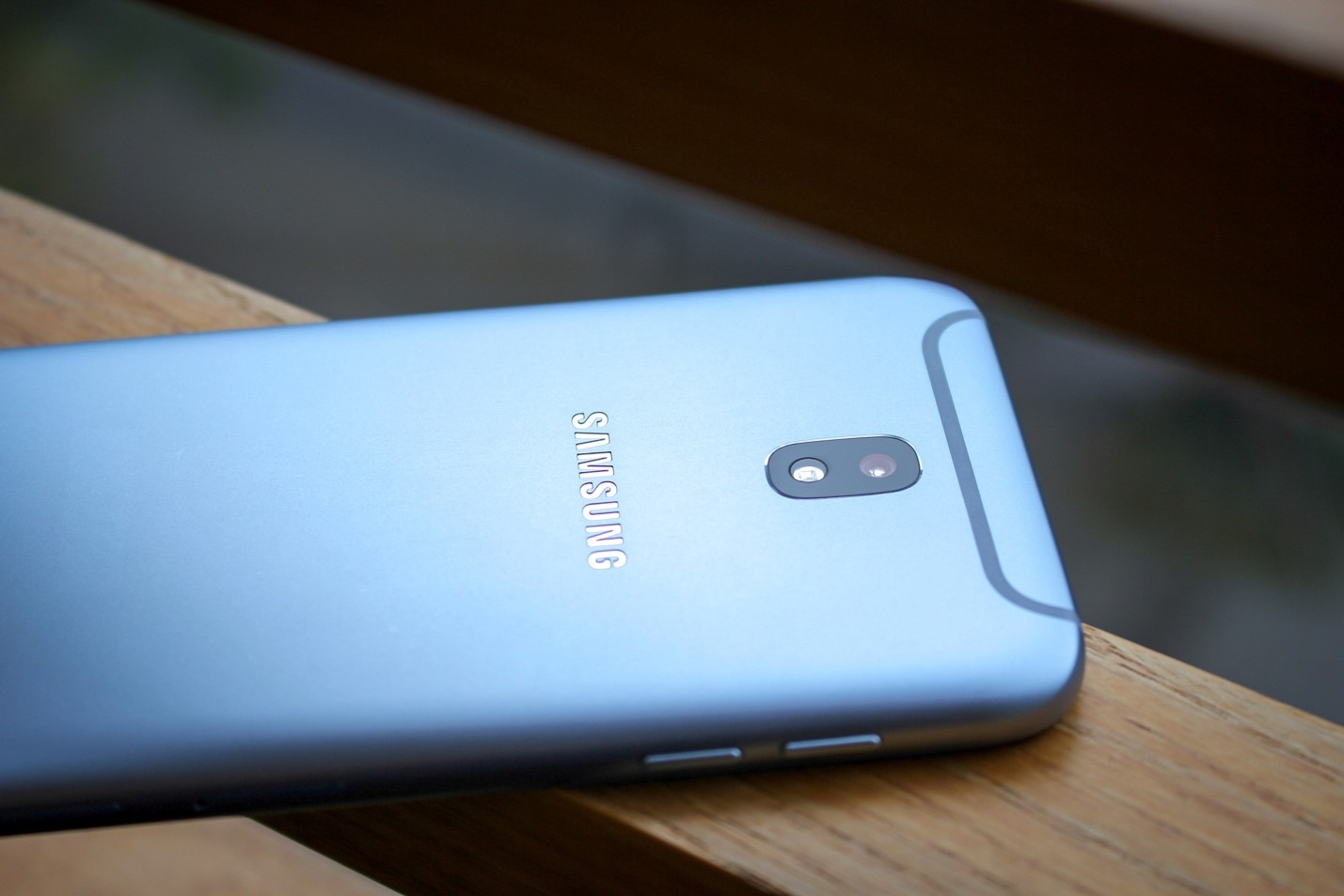 3 diem cong cua Samsung Galaxy J7 Pro hinh anh