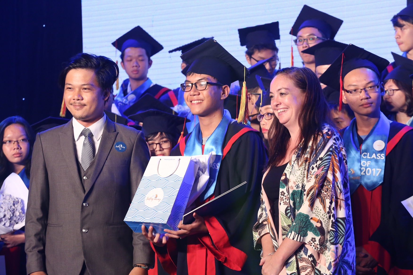 Bi quyet gianh hoc bong tai Yola Send - Off 2017 hinh anh