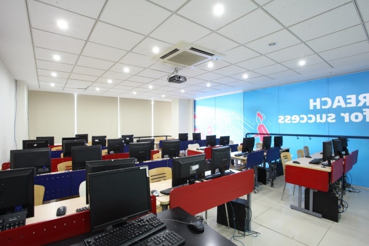 tham quan Cao dang Viet My anh 3