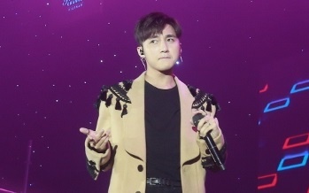 Khan gia thu do cuong nhiet trong dem nhac ‘Vu hoi mua dong’ hinh anh