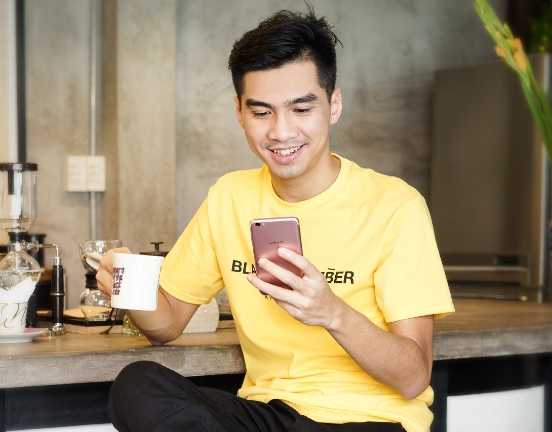 PewPew: 'Khong phai cu chup va dang anh selfie la cau like, song ao' hinh anh