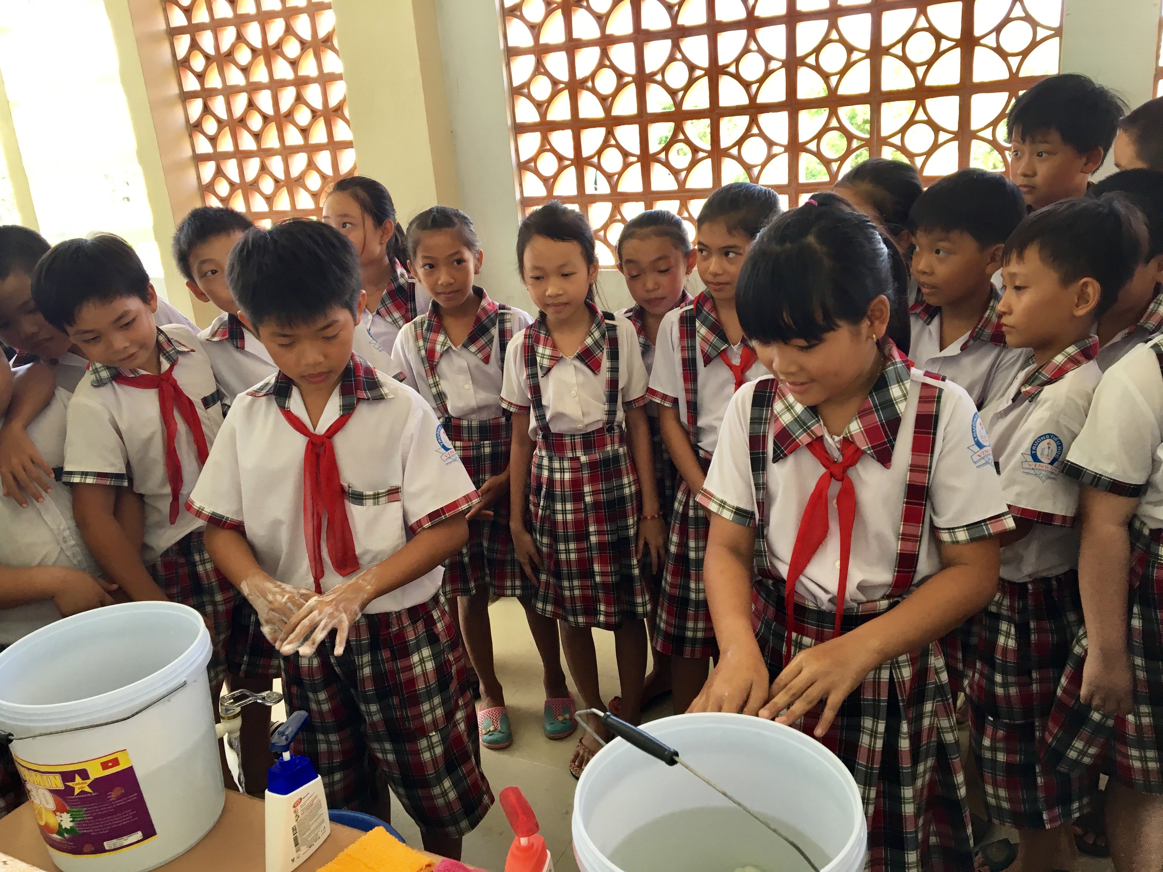 'Mizuiku - Em yeu nuoc sach': Moi hoc sinh la dai su bao ve nguon nuoc hinh anh