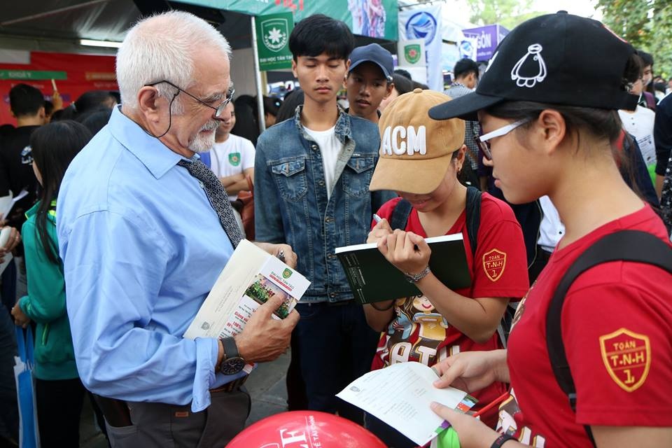 Đại học Tân Tạo ảnh 1 Dai hoc Tan Tao anh 1