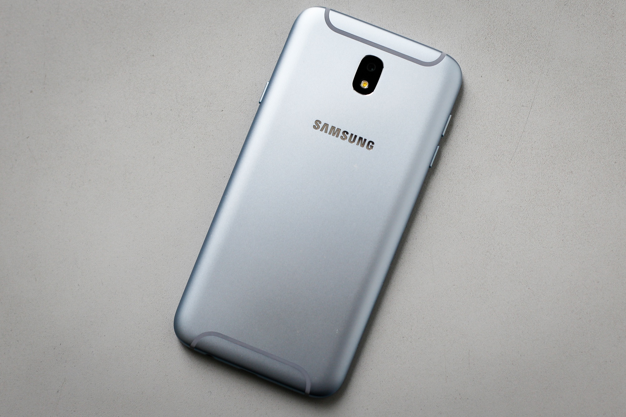 Galaxy J7 Pro xanh anh bac len ke ngay 7/7 anh 4