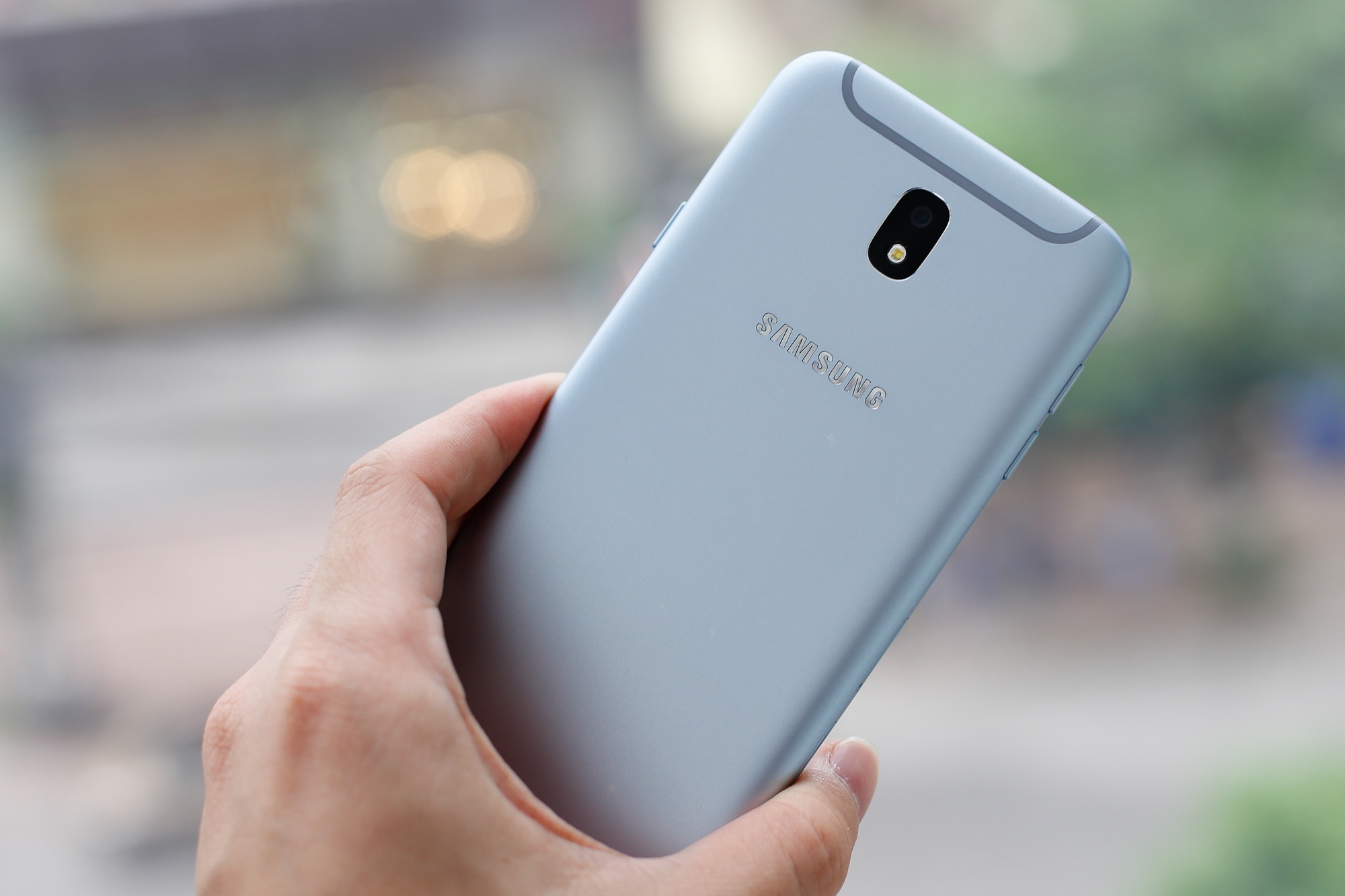 Galaxy J7 Pro xanh anh bac len ke ngay 7/7 anh 2