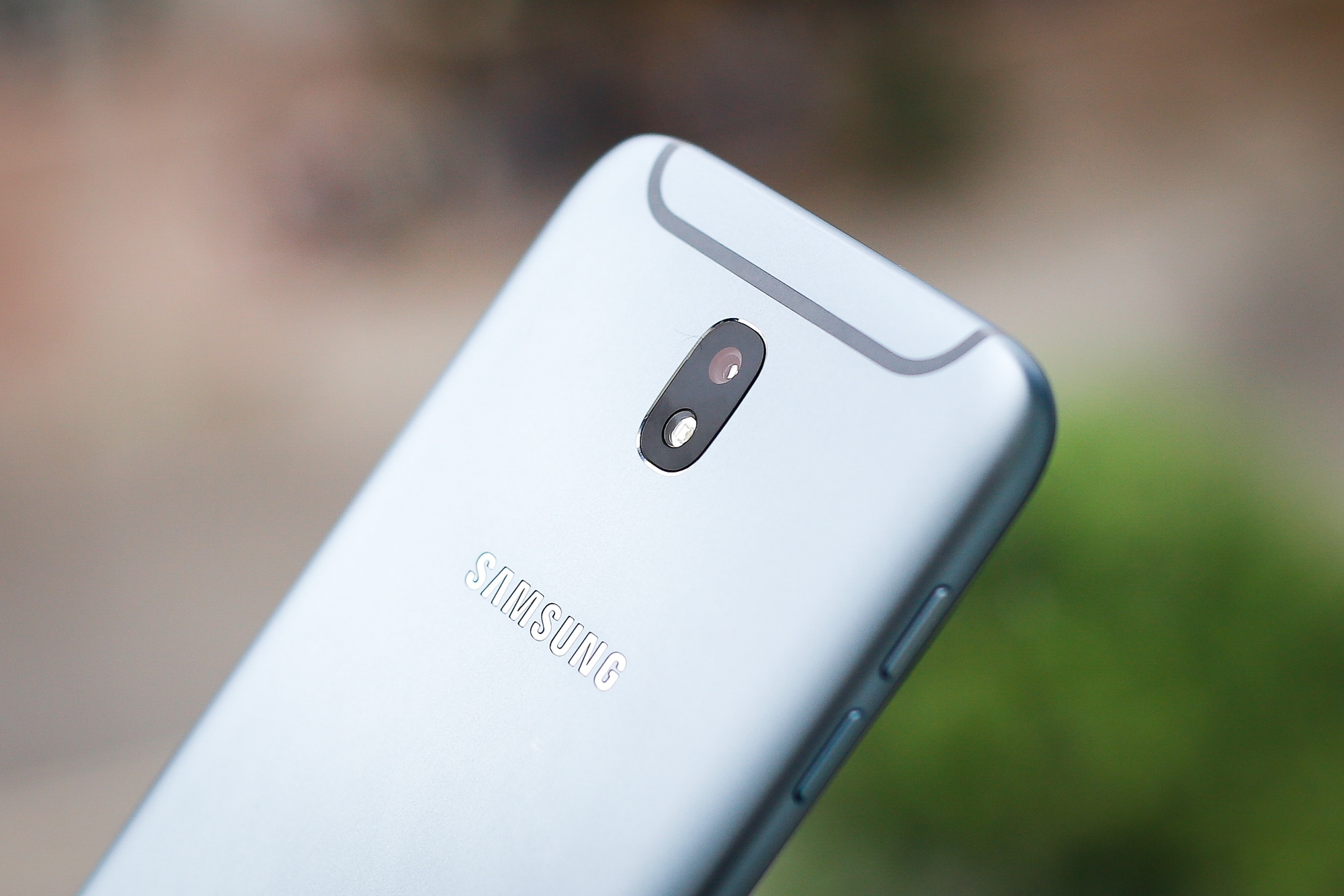 Galaxy J7 Pro xanh anh bac len ke ngay 7/7 anh 3