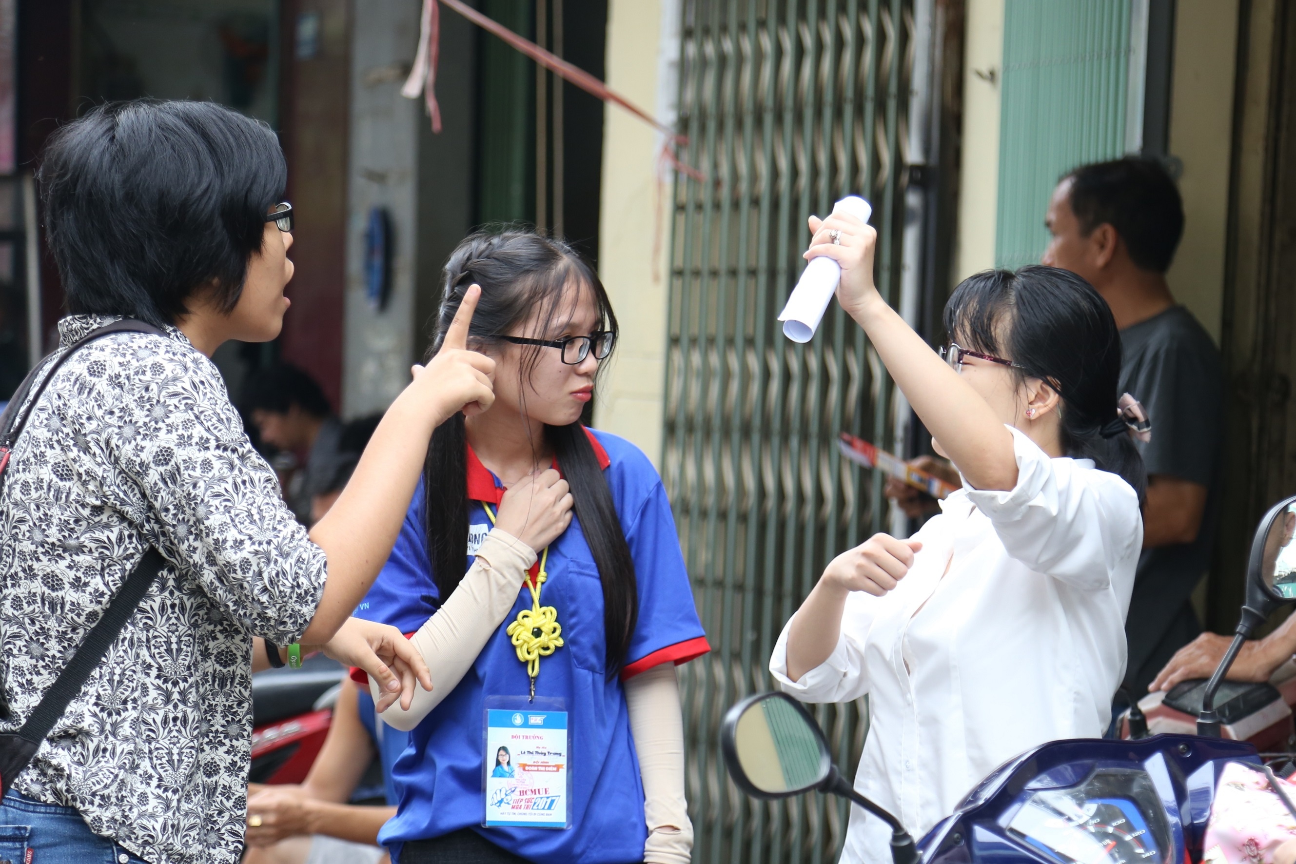 Tiep suc mua thi anh 1