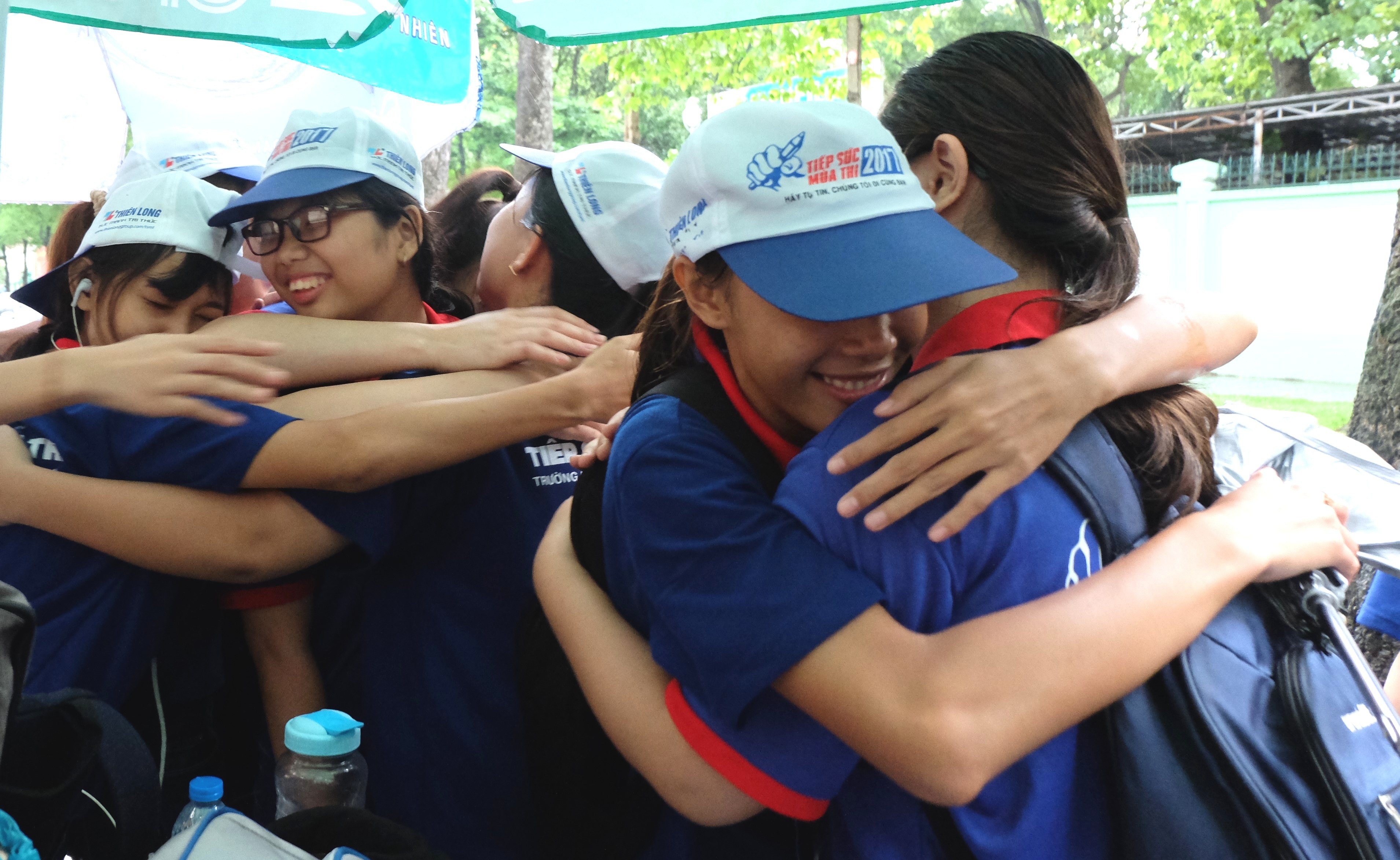 Tiep suc mua thi anh 8