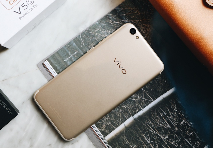 Vivo V5s giam 700.000 dong tai FPT Shop hinh anh